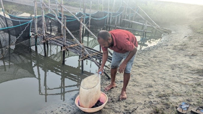 "Harvesting Hope: Samidurai's Journey in Seabass Cage Farming"