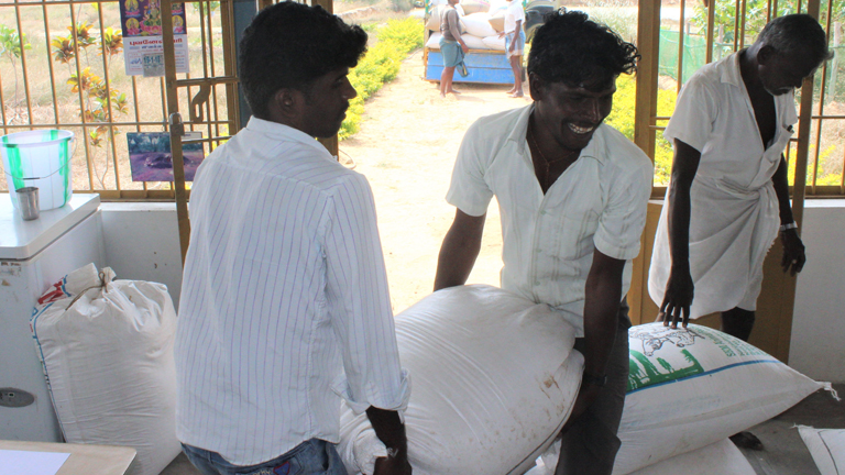 Small Farmers help themselves in Pudukkottai