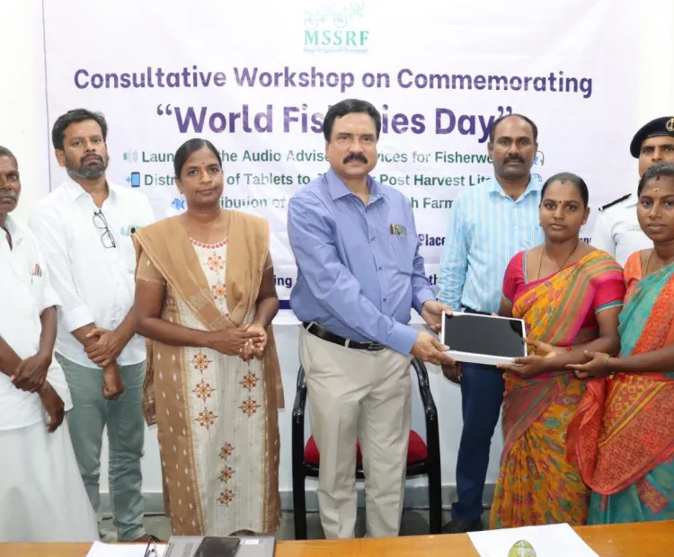 Tablets to help fisherwomen groups connect with digital markets
