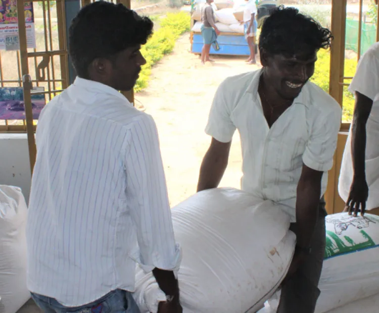 Small Farmers help themselves in Pudukkottai